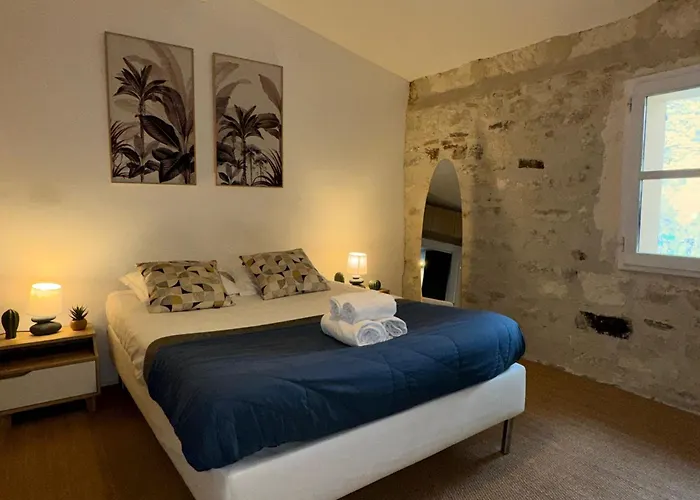 Les Jardins De L'ecusson - Premiere Conciergerie Apartment *